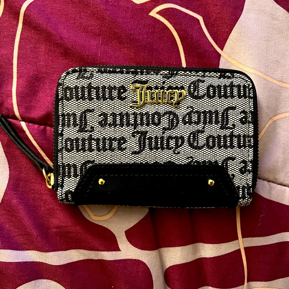 Juicy Couture Zip Wallet